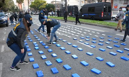 Con el objetivo de conocer detalles acerca de las políticas encaradas por el gobierno nacional respecto a la lucha contra el narcotráfico en Argentina, ingresó a la Cámara de Diputados de la Nación un pedido de informes con 18 puntos clave. Con el objetivo de conocer detalles acerca de las políticas encaradas por el gobierno nacional respecto a la lucha contra el narcotráfico en Argentina, ingresó a la Cámara de Diputados de la Nación un pedido de informes con 18 puntos clave.