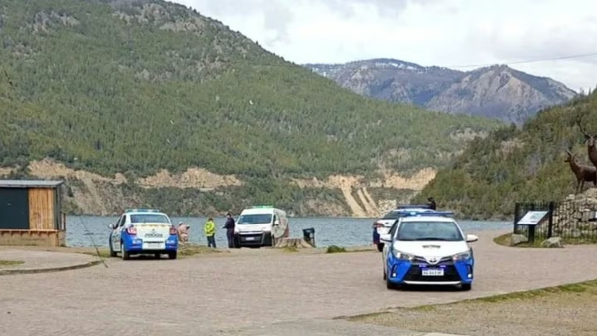 La Fiscalía de la IV Circunscripción Judicial de Neuquén ordenó la autopsia para determinar si la baja temperatura del agua provocó un paro cardiorrespiratorio.