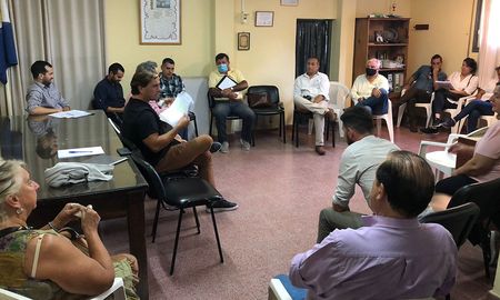 Este viernes se llevó a cabo la reunión entre funcionarios municipales y representantes de la vecinal Fomento 9 de Julio. Este viernes se llevó a cabo la reunión entre funcionarios municipales y representantes de la vecinal Fomento 9 de Julio.