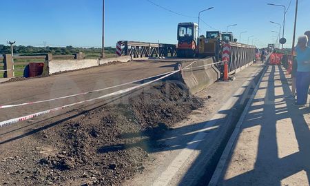 Este lunes se pavimentarán las rampas de acceso al puente Bailey. Este lunes se pavimentarán las rampas de acceso al puente Bailey.