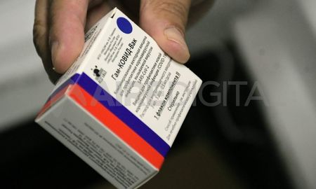 Rusia informó que un estudio del Fondo de Inversión Directa comprobó que los sueros de sangre de personas vacunadas con Sputnik V tuvieron actividad neutralizadora contra las nuevas variantes de coronavirus. Rusia informó que un estudio del Fondo de Inversión Directa comprobó que los sueros de sangre de personas vacunadas con Sputnik V tuvieron actividad neutralizadora contra las nuevas variantes de coronavirus.