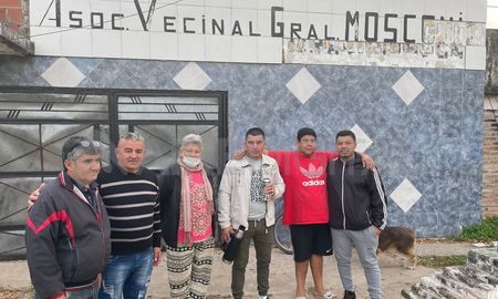 Vecinos de barrio Santa Lucia piden la apertura de la Asociación Vecinal Mosconi. Vecinos de barrio Santa Lucia piden la apertura de la Asociación Vecinal Mosconi.