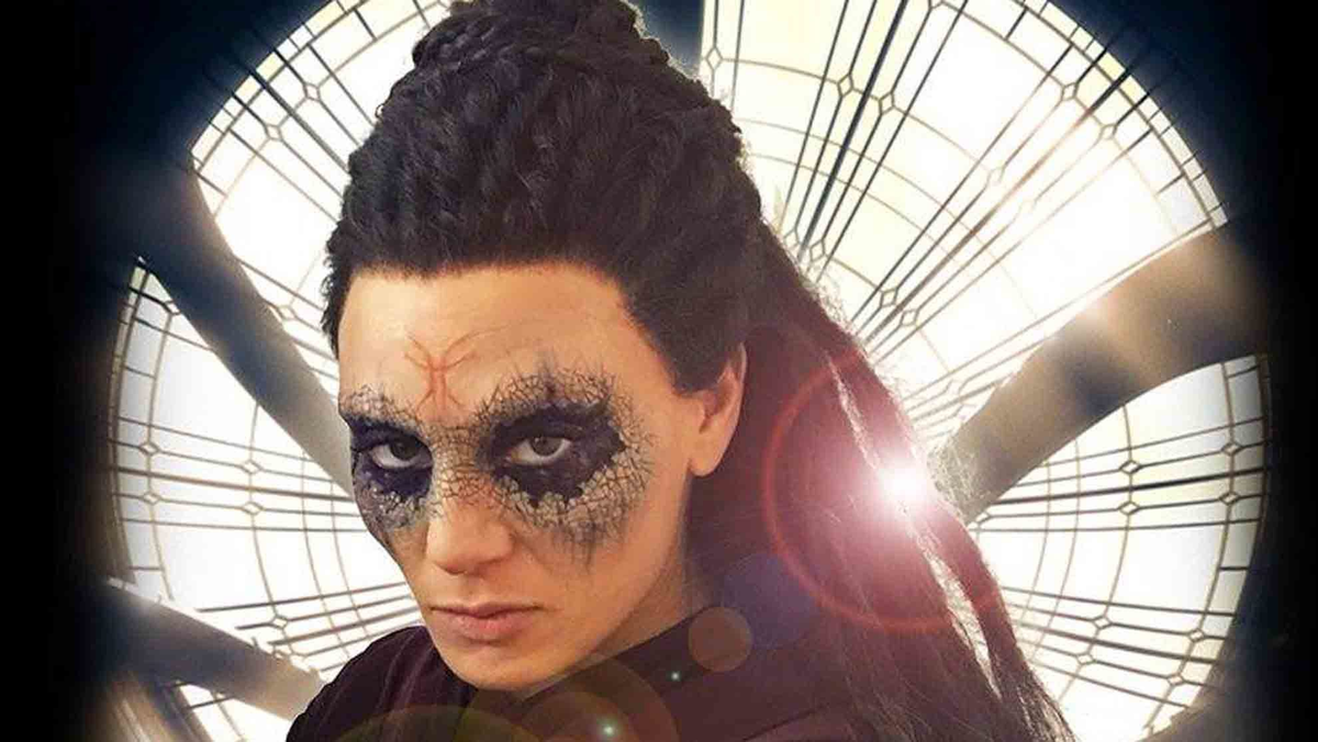Zara Pythian interpretó a Brunette Zealot en la película de Marvel Doctor Strange