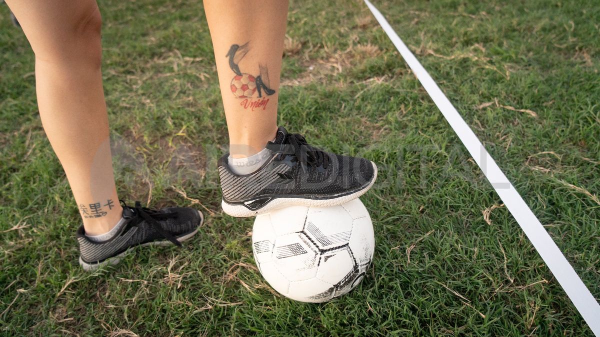 A los 11 años, Jésica empezó a entrenar en la escuelita de fútbol femenino de “Cacho” Roteta. FOTO: Maiquel Torcatt / Aire Digital. A los 11 años, Jésica empezó a entrenar en la escuelita de fútbol femenino de “Cacho” Roteta. FOTO: Maiquel Torcatt / Aire Digital.