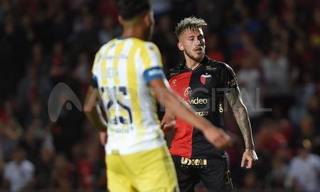 Gonzalo Piovi entrenó diferenciado y está en duda para jugar este sábado en la final entre River y Colón de Santa Fe por el Trofeo de Campeones. Gonzalo Piovi entrenó diferenciado y está en duda para jugar este sábado en la final entre River y Colón de Santa Fe por el Trofeo de Campeones.