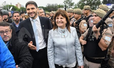A días de asumir sus gestiones, Maximiliano Pullaro y Patricia Bullrich lanzaron juntos el operativo Bandera en Rosario. A días de asumir sus gestiones, Maximiliano Pullaro y Patricia Bullrich lanzaron juntos el operativo Bandera en Rosario.