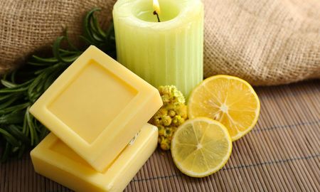 El romero y limón ayuda a limpiar la energía y perfumar el hogar. El romero y limón ayuda a limpiar la energía y perfumar el hogar.
