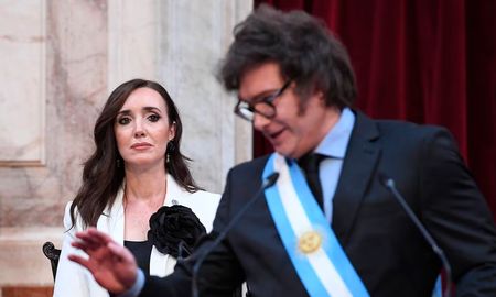 La Vicepresidenta afirmó que guardar silencio durante el discurso presidencial fue una muestra de respeto institucional.