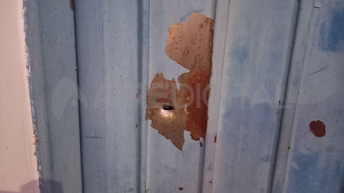 Dispararon contra el portón y un auto de una pareja que vive en el Barrio Chalet Dispararon contra el portón y un auto de una pareja que vive en el Barrio Chalet