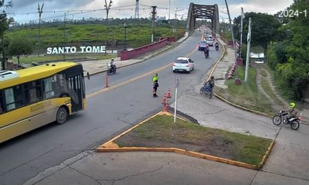 La Municipalidad de Santo Tomé implementó un nuevo operativo en el acceso al Puente Carretero para garantizar la fluidez del tránsito. La Municipalidad de Santo Tomé implementó un nuevo operativo en el acceso al Puente Carretero para garantizar la fluidez del tránsito.