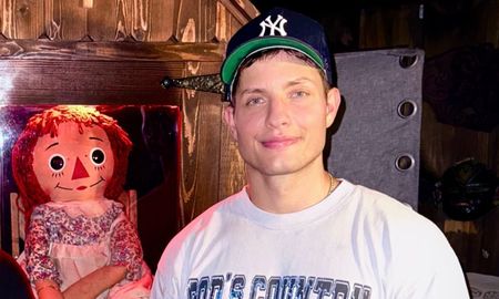 La muñeca Annabelle, símbolo del terror paranormal, ahora bajo custodia de Matt Rife. La muñeca Annabelle, símbolo del terror paranormal, ahora bajo custodia de Matt Rife.