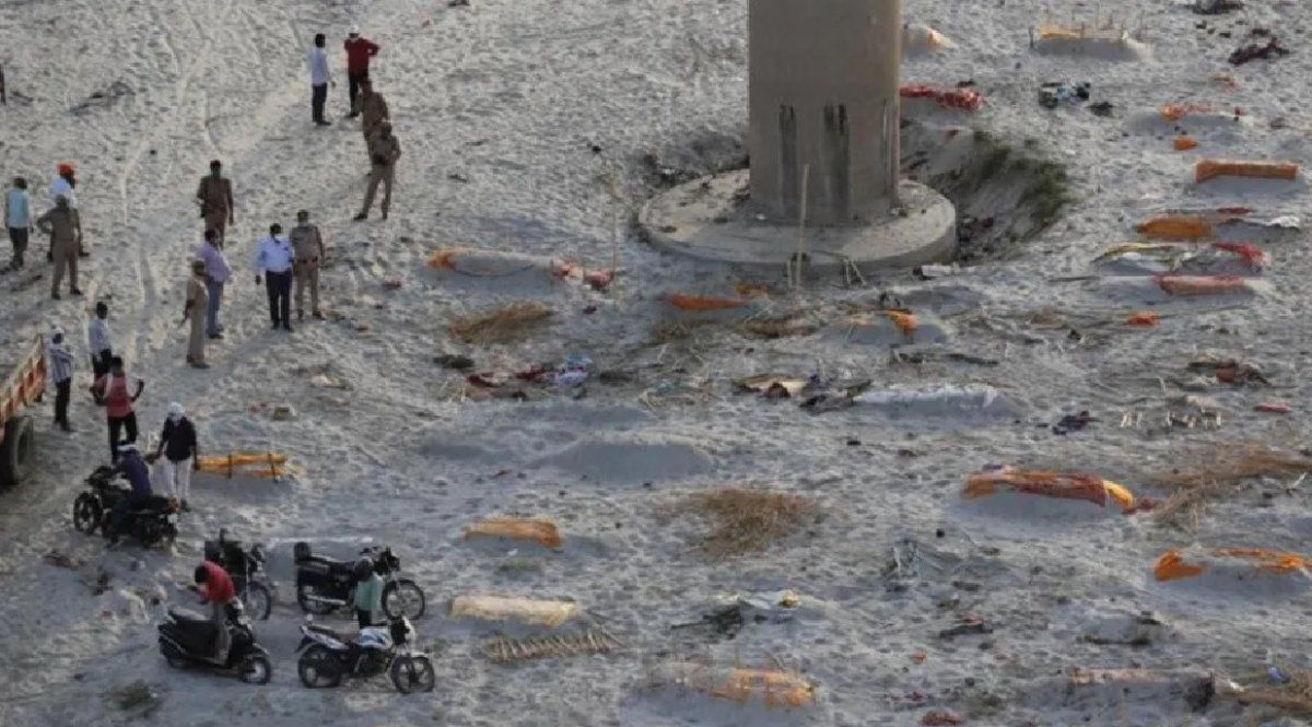 Escalofriante video: familiares de un muerto por covid tiraron su cuerpo a un río