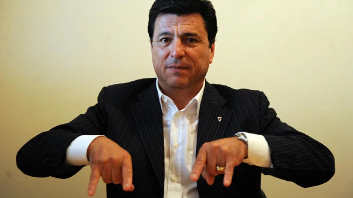 La familia de Daniel Passarella comunicó que el exjugador atraviesa un estado de tristeza con signos de depresión y desmintió así los rumores sobre otras enfermedades.