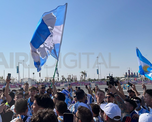 Los hinchas argentinos coparon las inmediaciones del estadio de Al Lusail . Los hinchas argentinos coparon las inmediaciones del estadio de Al Lusail .