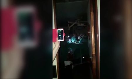 Se cortó la luz y los médicos encendieron la linterna del celular para seguir operando