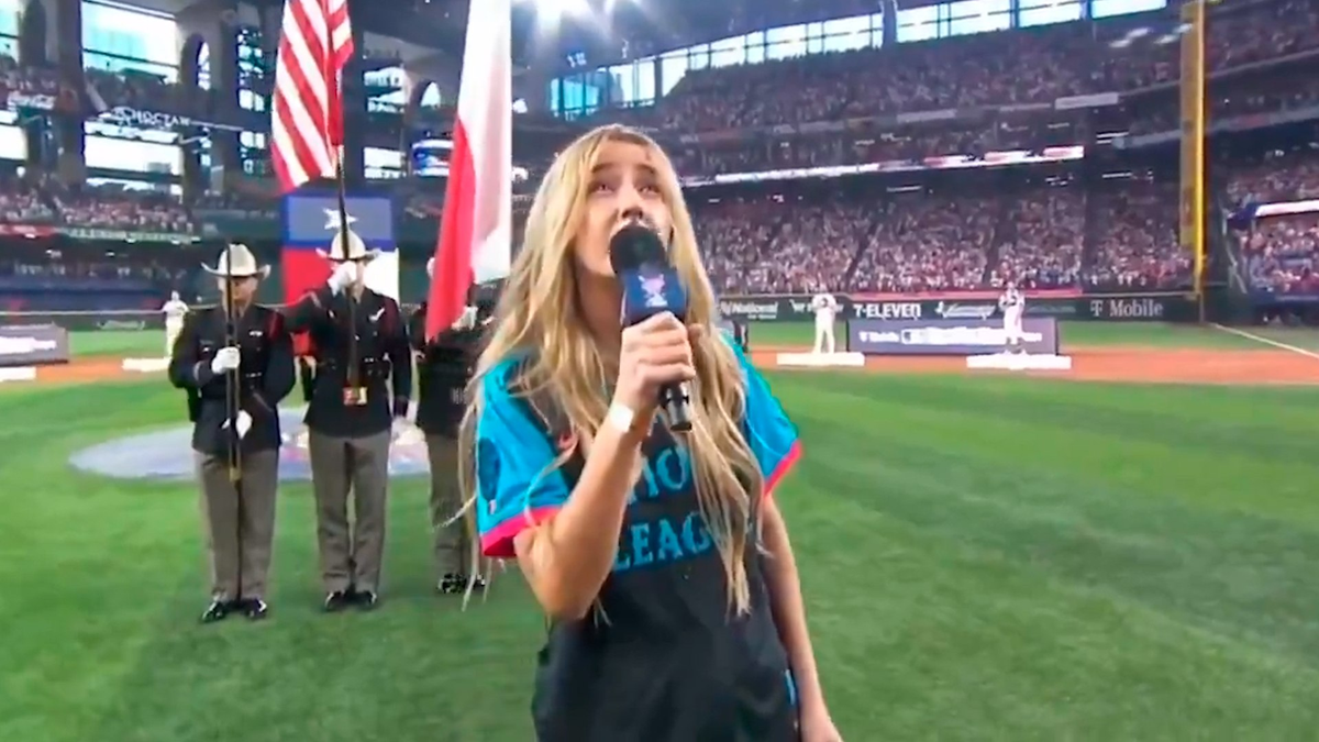 ¡En EEUU! Cantó el himno borracha en la previa de un partido y luego pidió disculpas: irá a rehabilitación.