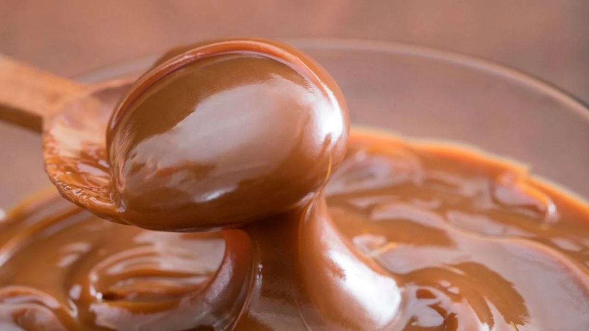 El dulce de leche vegano se puede hacer fácilmente en casa y es igual de delicioso que el tradicional. El dulce de leche vegano se puede hacer fácilmente en casa y es igual de delicioso que el tradicional. 