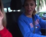 indignante: dos youtubers le tiran comida desde un coche a personas sin techo indignante: dos youtubers le tiran comida desde un coche a personas sin techo