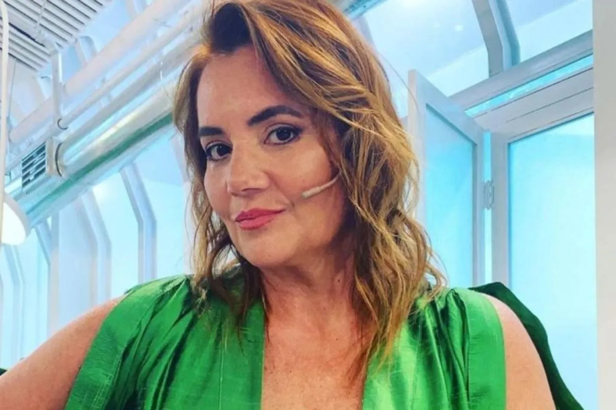 Así fue el blooper de Nancy Pazos en vivo: se cayó y derribó parte del decorado