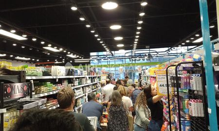 El secretario de Comercio Interior, Martín Pollera, advirtió que se intensificarán los operativos de fiscalización en supermercados del AMBA para defender los ingresos de los argentinos. El secretario de Comercio Interior, Martín Pollera, advirtió que se intensificarán los operativos de fiscalización en supermercados del AMBA para defender los ingresos de los argentinos.