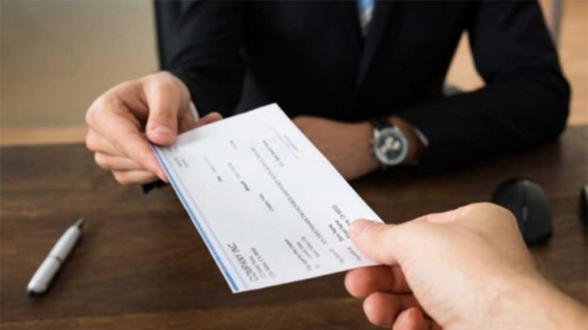 Notable caída de los préstamos bancarios a personas y empresas durante 2022.