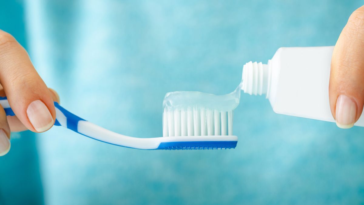 El vinagre blanco funciona como desinfectante natural y ayuda a reducir microorganismos.