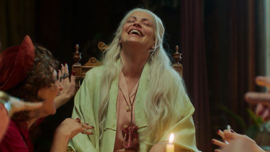 Dolores Fonzi protagoniza la primera adaptación al español de la novela de Isabel Allende.