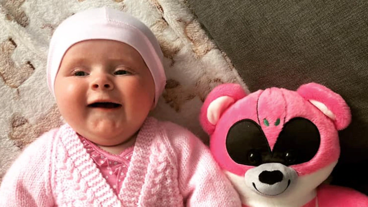 Pensaron que los movimientos de su bebé eran por alegría pero resultó tener una terrible enfermedad