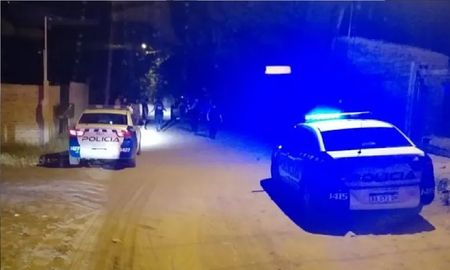 Vecinos quemaron la casa de un acusado de abuso, que murió por las heridas. Gentileza: Centenario Digital Vecinos quemaron la casa de un acusado de abuso, que murió por las heridas. Gentileza: Centenario Digital