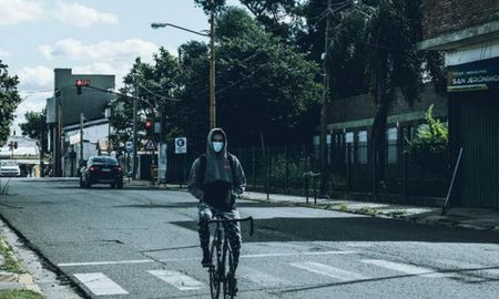 En la sesión de este jueves el Concejo Municipal aprobó un proyecto para que se estudien distintas medidas que permitan a las personas desplazarse por la ciudad respetando el distanciamiento social, una de las principales recomendaciones para evitar la propagación del coronavirus. En la sesión de este jueves el Concejo Municipal aprobó un proyecto para que se estudien distintas medidas que permitan a las personas desplazarse por la ciudad respetando el distanciamiento social, una de las principales recomendaciones para evitar la propagación del coronavirus.