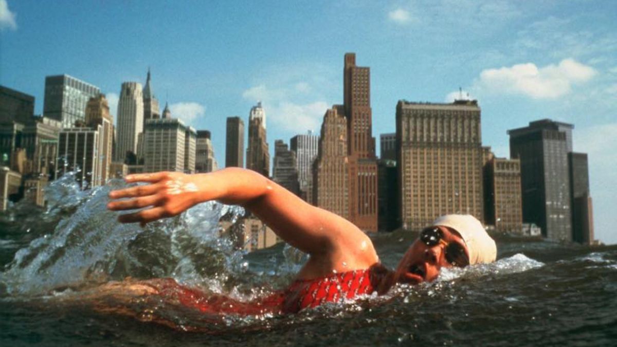 El 6 de octubre de 1976 y, con 26 años, Diana Nyad se convirtió en la primera mujer que nadó 45 kilómetros alrededor de la isla de Manhattan, Nueva York, con un tiempo récord de 7h57’. El 6 de octubre de 1976 y, con 26 años, Diana Nyad se convirtió en la primera mujer que nadó 45 kilómetros alrededor de la isla de Manhattan, Nueva York, con un tiempo récord de 7h57’.