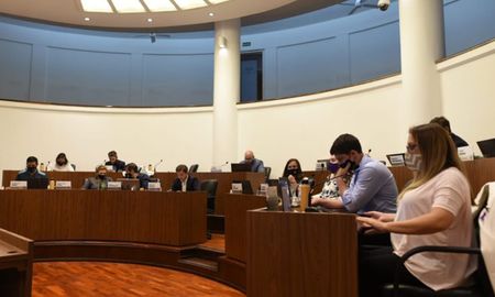 El Concejo Municipal de Santa Fe sancionó este jueves una batería de medidas relacionadas a la prevención de la violencia contra las mujeres en el ámbito de la ciudad. El Concejo Municipal de Santa Fe sancionó este jueves una batería de medidas relacionadas a la prevención de la violencia contra las mujeres en el ámbito de la ciudad.