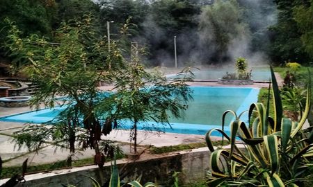 Escapada a unas lindas termas en Jujuy con paisajes únicos y muchas actividades. Escapada a unas lindas termas en Jujuy con paisajes únicos y muchas actividades.