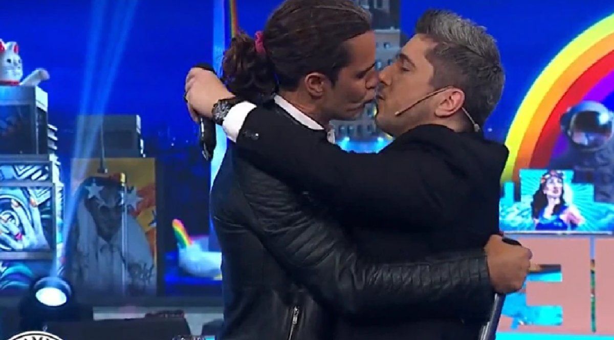 El impactante beso entre Mariano Martínez y Jey Mammon