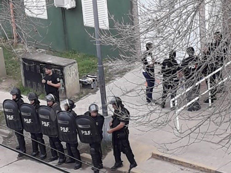 Un herido y seis detenidos tras un enfrentamiento en barrio Centenario