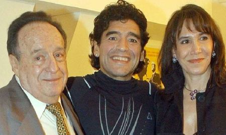 Maradona y su sonrisa a lado de Chespirito y Florinda Meza Maradona y su sonrisa a lado de Chespirito y Florinda Meza