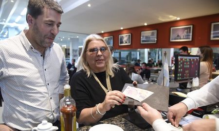 carrio mejoro su propina y se lo dedico a pena carrio mejoro su propina y se lo dedico a pena