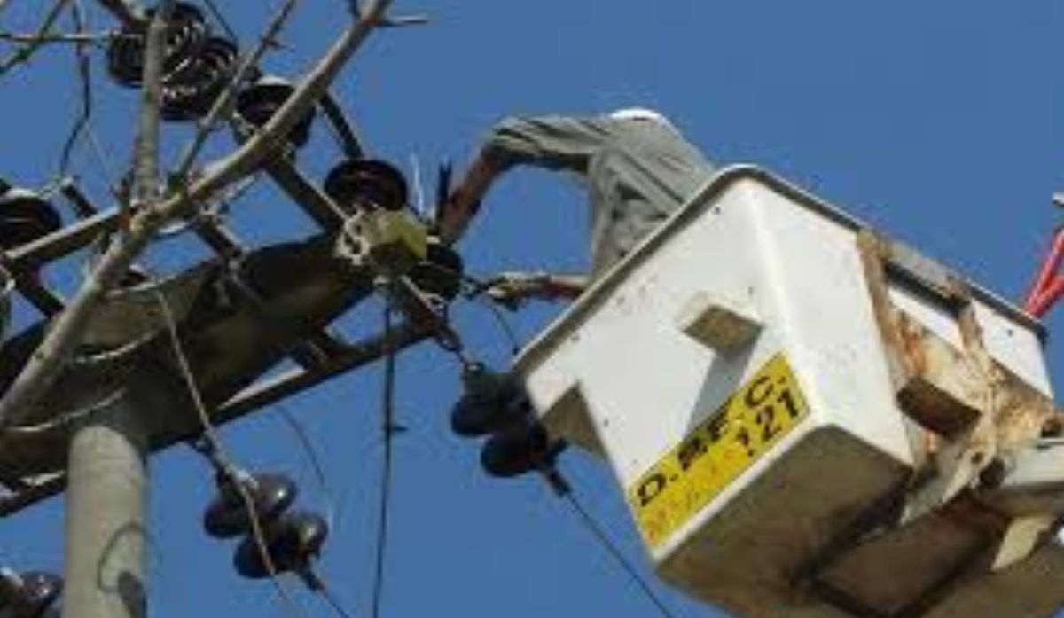 Atacó a un operador a cadenazos cuando le avisaron que le iban a cortar la luz
