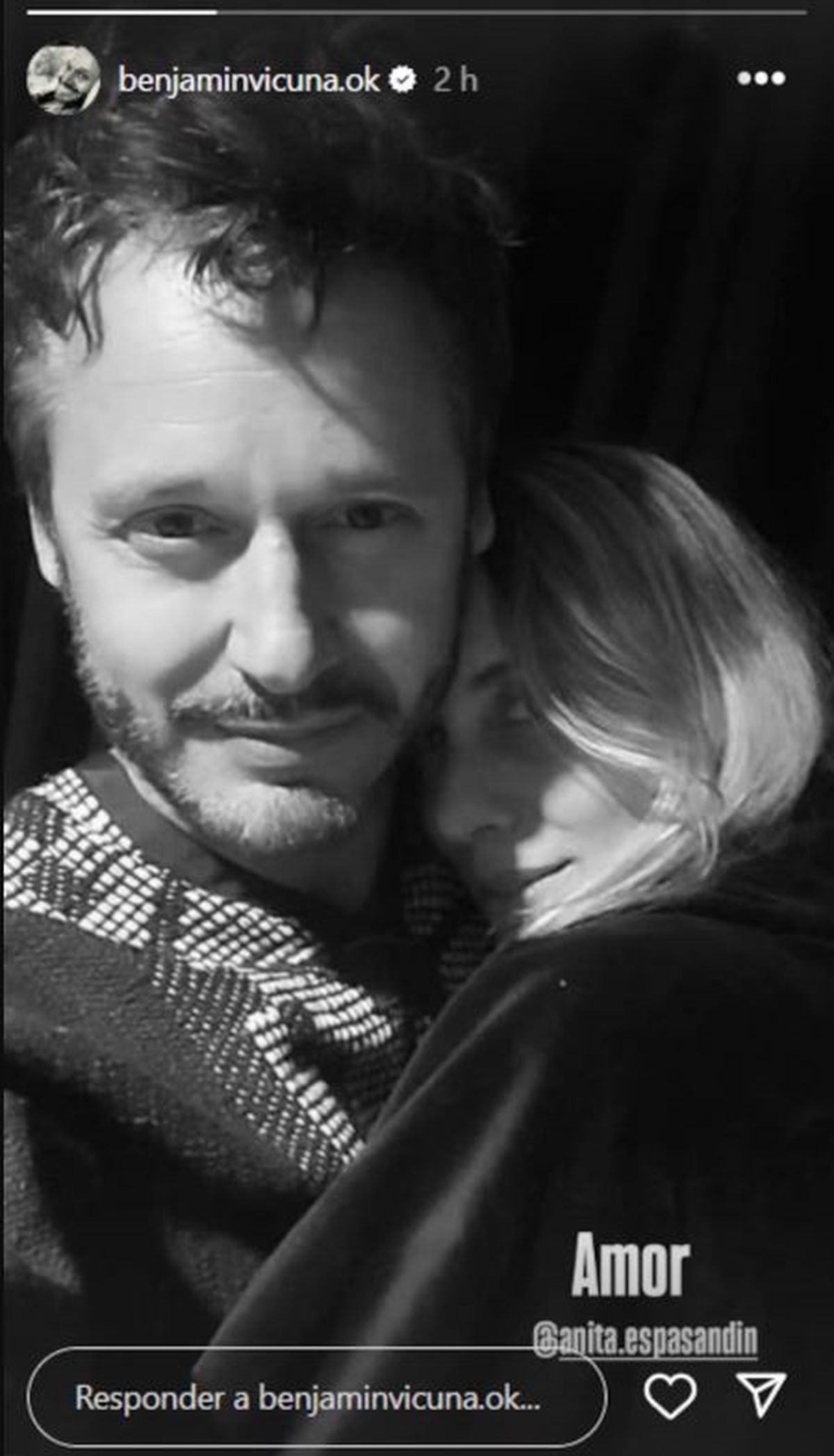 Benjamín Vicuña se mostró con su novia, Anita Espasandín. Benjamín Vicuña se mostró con su novia, Anita Espasandín.