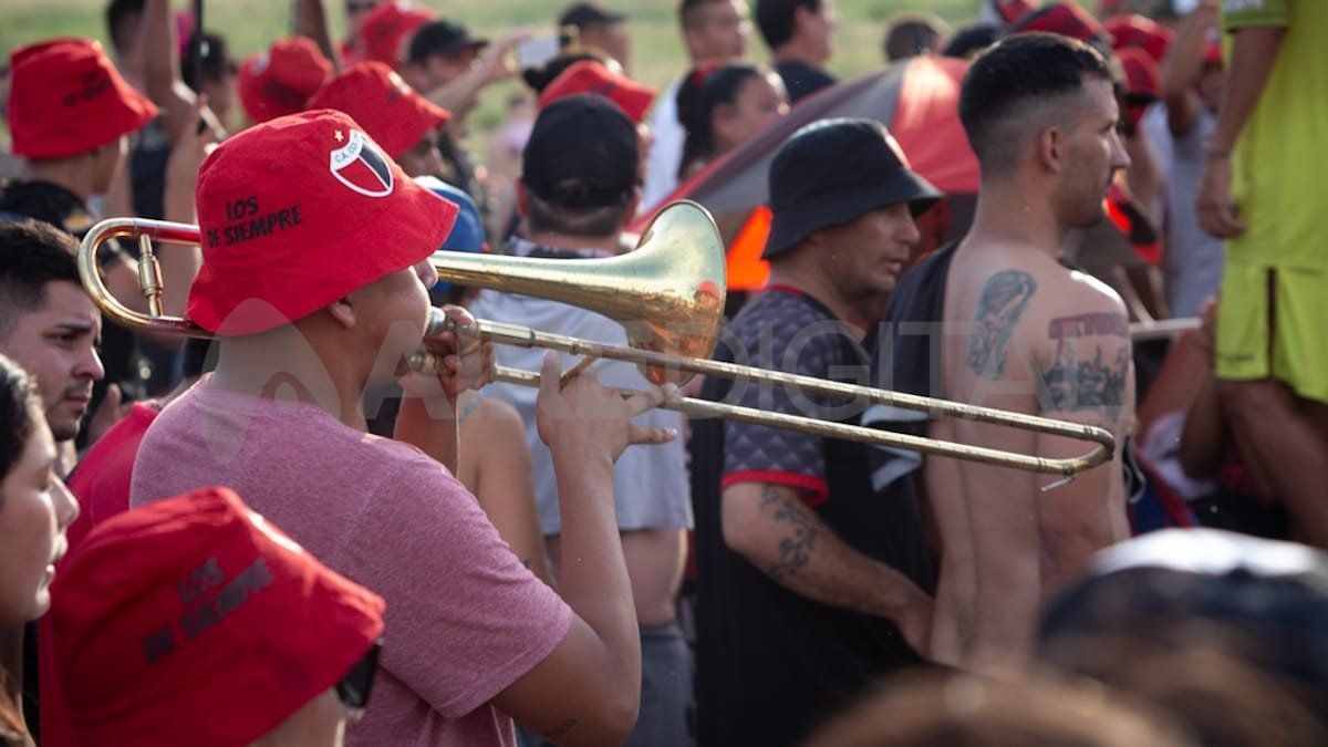 La locura sabalera llegó a Santiago del Estero y revolucionó a la ciudad más antigua del país.
