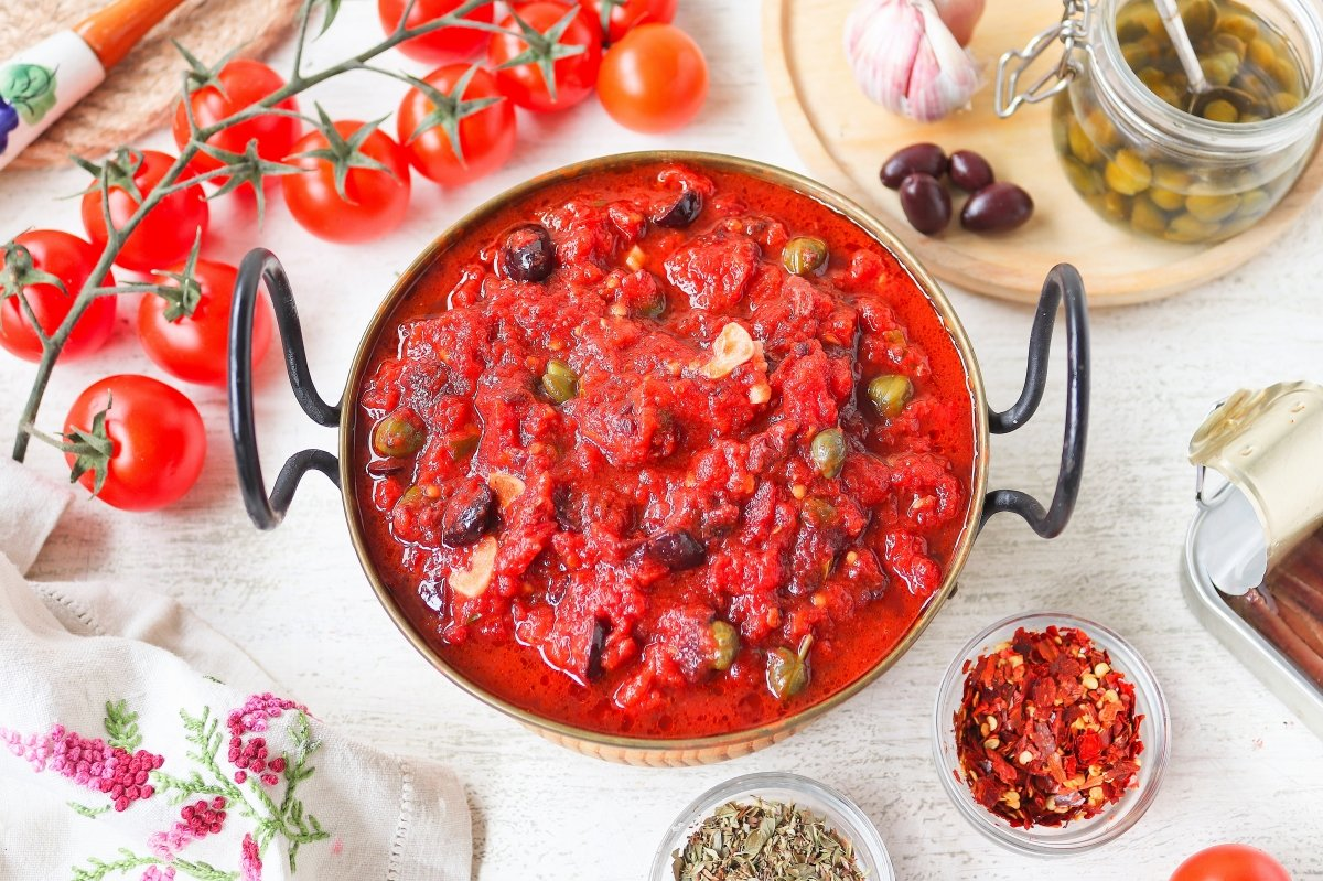 Cómo hacer salsa puttanesca: una receta fácil y deliciosa de la cocina italiana