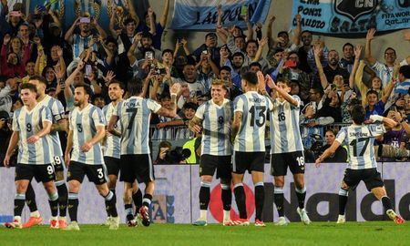 Argentina goleó 4 a 1 a Brasil. Julián Álvarez, Enzo Fernández, Alexis Mac Allister y Giuliano Simeone marcaron los tantos de la albiceleste. Argentina goleó 4 a 1 a Brasil. Julián Álvarez, Enzo Fernández, Alexis Mac Allister y Giuliano Simeone marcaron los tantos de la albiceleste.