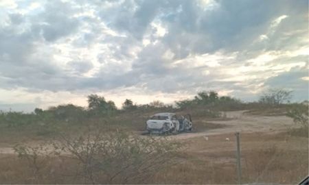 El vehículo había sido sustraído por tres delincuentes armados. Lo encontraron quemado en la zona de El Chaquito tras una intensa búsqueda. El vehículo había sido sustraído por tres delincuentes armados. Lo encontraron quemado en la zona de El Chaquito tras una intensa búsqueda.