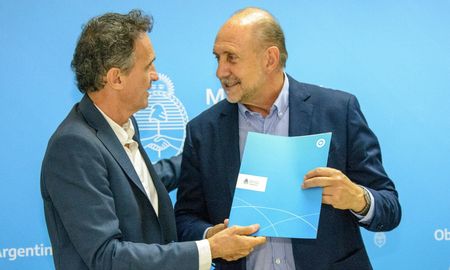 Perotti firmó con Katopodis el acta de inicio de obra del Acueducto San Javier-Tostado. Perotti firmó con Katopodis el acta de inicio de obra del Acueducto San Javier-Tostado.