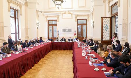El gobernador Perotti, junto con el presidente de la Corte Suprema de Justicia (SJ), Rafael Gutiérrez, firmaron un convenio de cooperación. El gobernador Perotti, junto con el presidente de la Corte Suprema de Justicia (SJ), Rafael Gutiérrez, firmaron un convenio de cooperación.
