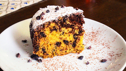 Budín de mandarina y chocolate sin harina ni azúcar: la receta saludable que es furor por su humedad