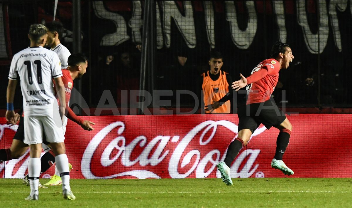 Jorge Benítez quiere ser goleador de Colón. Jorge Benítez quiere ser goleador de Colón.
