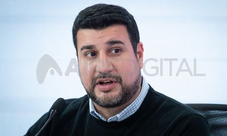 Cleri hizo mención al programa Billetera Santa Fe. “Es muy bueno. Creo que está en estudio y esperamos que el gobernador tome la decisión, de elevar los beneficios para poder recomponer el poder de compra”. Cleri hizo mención al programa Billetera Santa Fe. “Es muy bueno. Creo que está en estudio y esperamos que el gobernador tome la decisión, de elevar los beneficios para poder recomponer el poder de compra”.