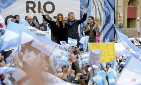 bajo la lluvia, macri encabezo ante una multitud la marcha del ?si, se puede? en rio cuarto bajo la lluvia, macri encabezo ante una multitud la marcha del ?si, se puede? en rio cuarto