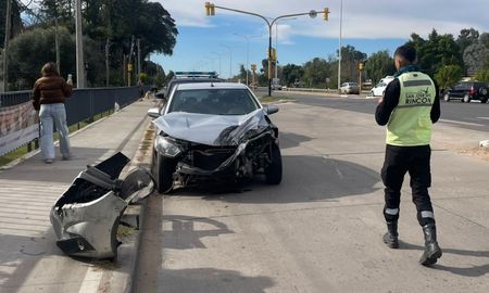 El accidente ocurrió en la ruta 1 a la altura del kilómetro 5,5, mano a Rincón. El accidente ocurrió en la ruta 1 a la altura del kilómetro 5,5, mano a Rincón.